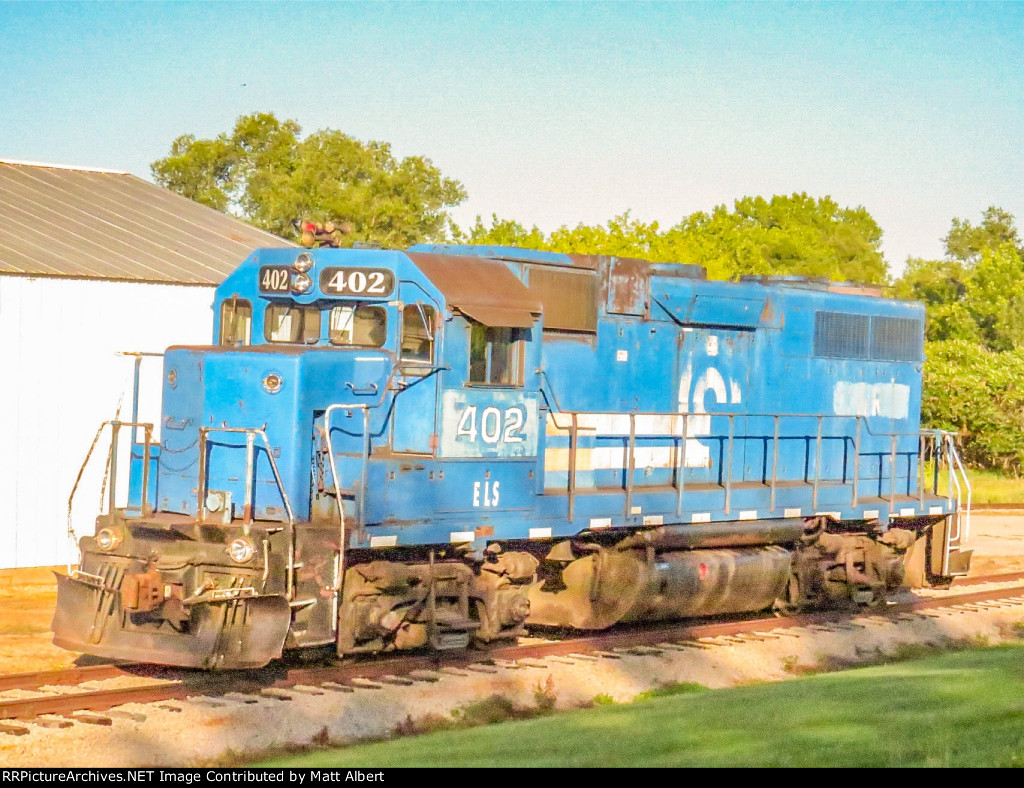 ELS 402 parked by United Cooperative in Oconto Falls, WI